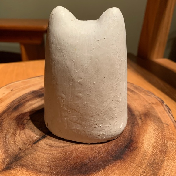 Cement Cat Decor - Picture 5 of 6